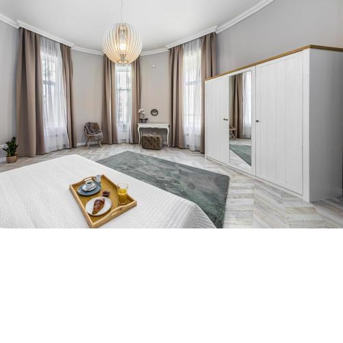 2BDR+2A/C+FOR LONG TERM TOO+LARGE FLAT+QUIET+SOHO!