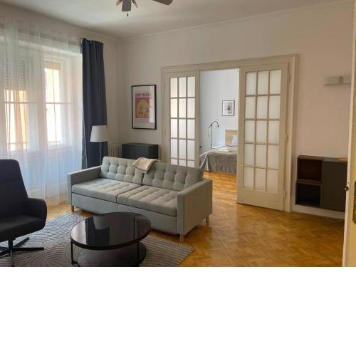 3 bedroom apartment by the Parliament