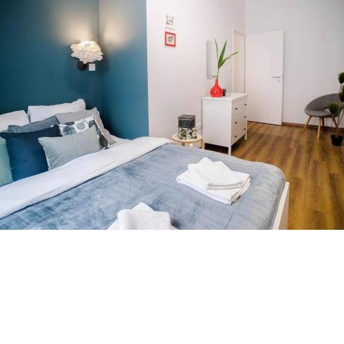 5 bedrooms apartment with AC in center