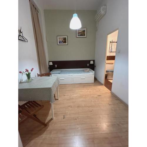 A14 Parliament Sunflower Cozy Apartment