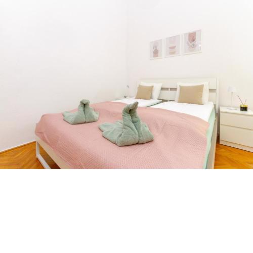 Airport Shuttle 3BDR Multibedroom Suite by NW