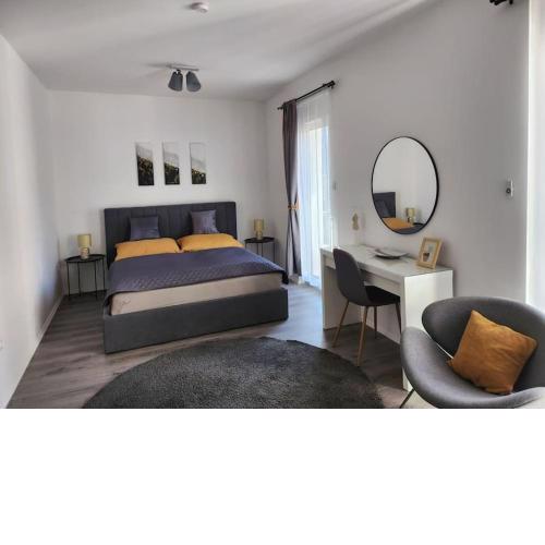 Alice Central Apartment