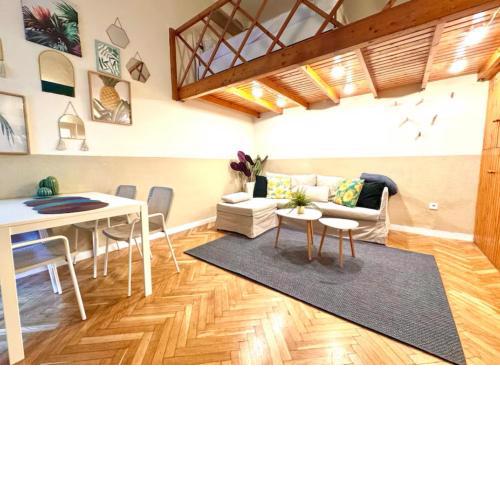 Almássy Residence-Modern Studio