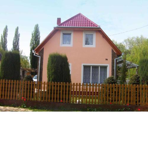Apartment in Balatonmariafürdo 19249