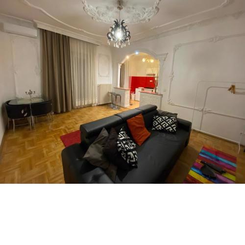 Apartment with Balcony and AC next to Danube
