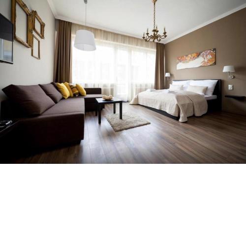 Art Deco Apartment 3 Bedroom, 3 Bathroom, Balcony