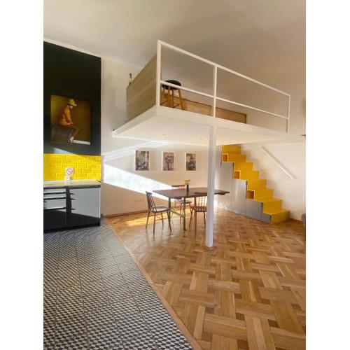 Atelier Central 7 / stylish, bright, quiet