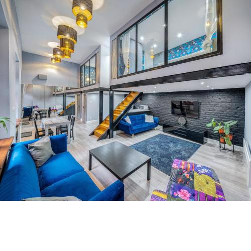 Azure Oasis in the Heart of the City
