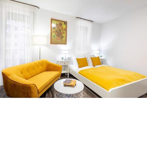 Balcony - Easy Parking - Comfy Home