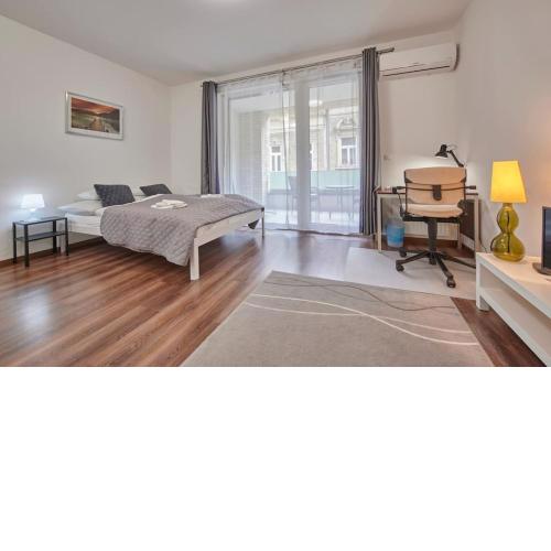 Balcony Centropolitan Studio w AC by NW