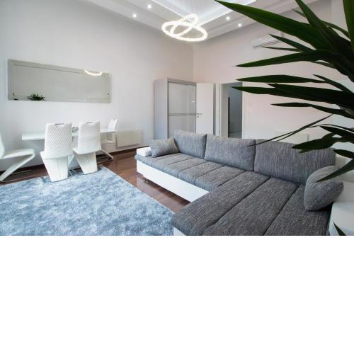 Basilika view Imperial Suite -SAS street -NEED RESERVATION FOR FREE PARKING
