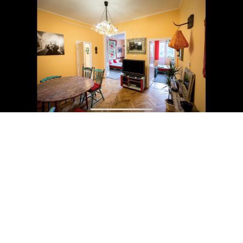 Best Location cozy Art flat