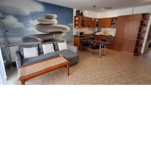 BOK - Central modern 2BR Apt w balcony, FREE INDOOR PARKING!