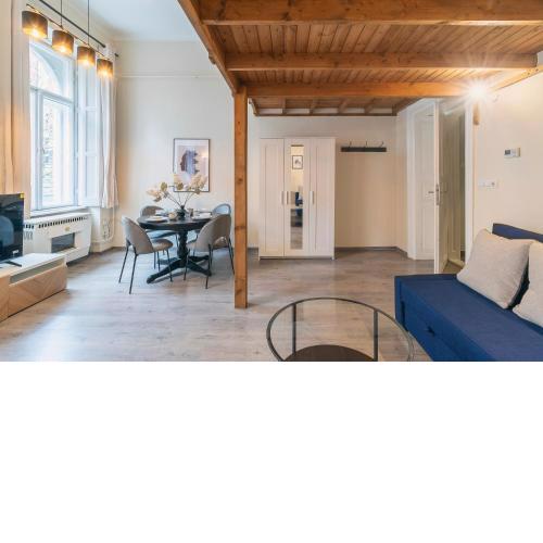 BP Loft Getaway close to NY Café