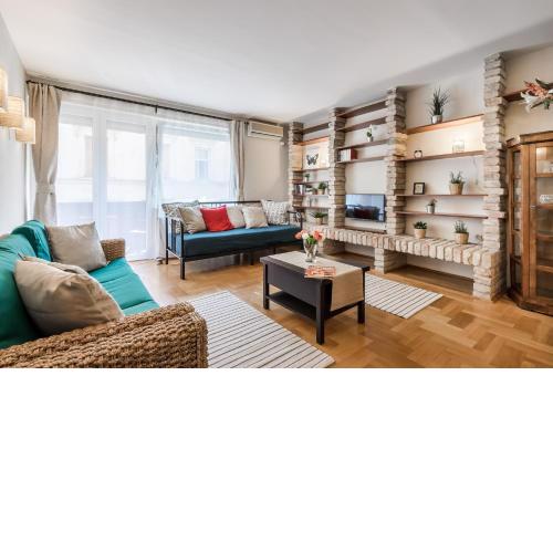 BpR Golden Corner Suite with balcony & A/C