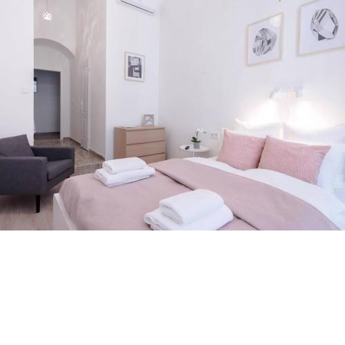 Brand new studio with AirCon in the Center