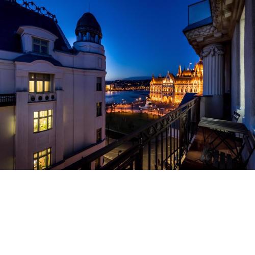Breathless view Parliament 2 Luxury Suites with terrace FREE PARKING RESERVATION NEEDED