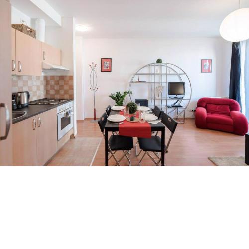 Bright and homey AC apartment near the center