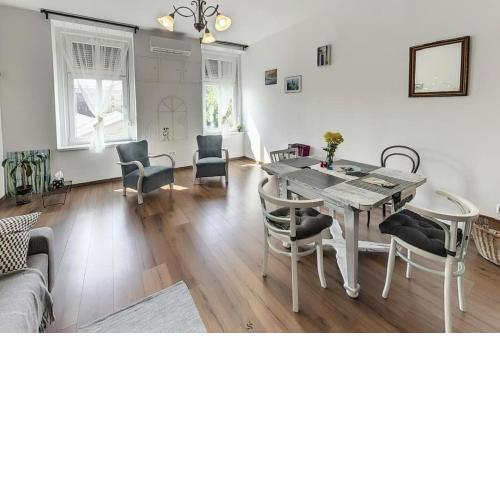 Bright sunny apt at Keleti station,near citycenter