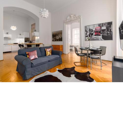 Broadway apartment downtown at the Opera