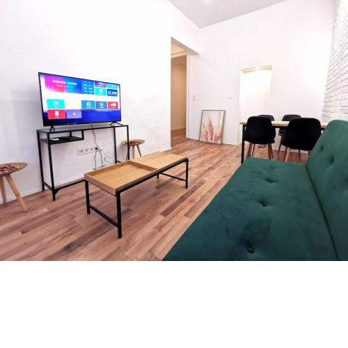 Budapest Weiner Leo Suite