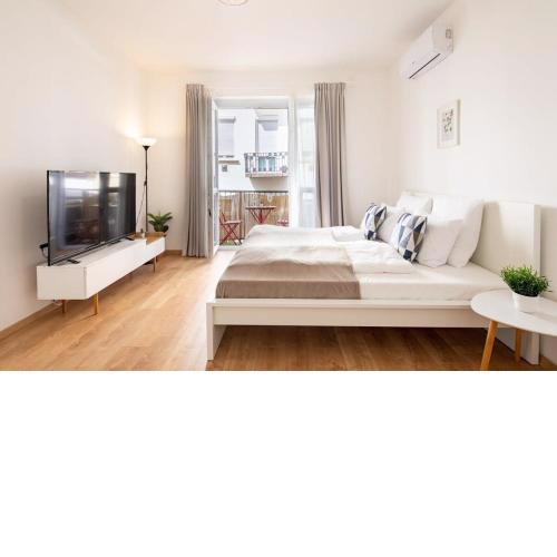 Central - Fresh Home with Balcony