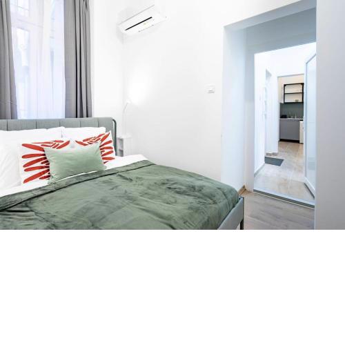Central - NEW - Comfy AC Studio