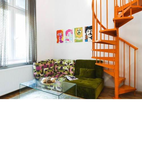 Central & colorful studio with air conditioning