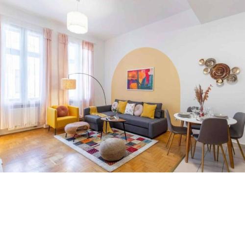 Central Gozsdu Apartment By Cavaland