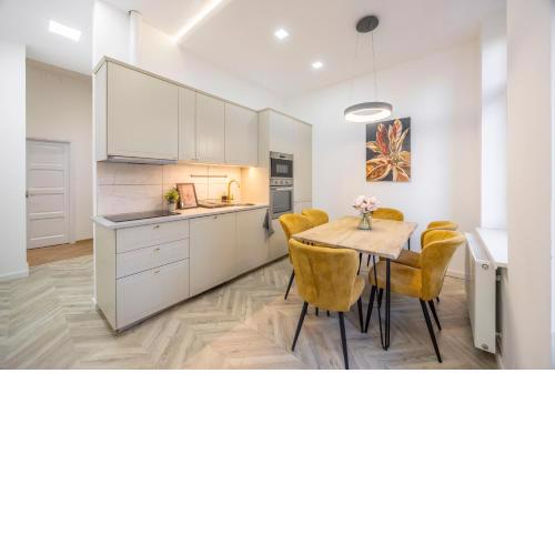 Central Located Grand Residence with 4 BEDROOMS
