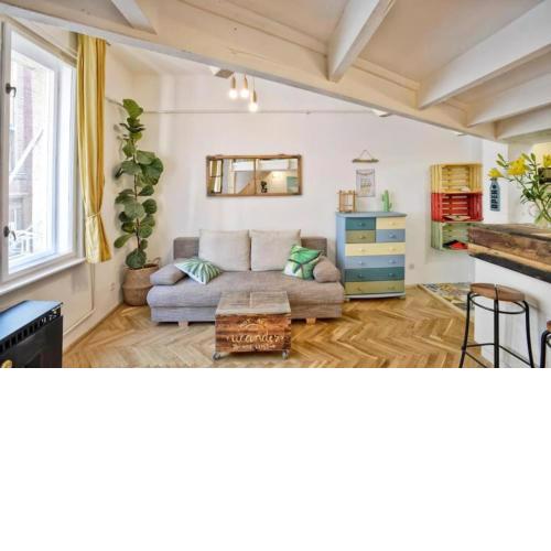 Charming Studio with Bistro Kitchen