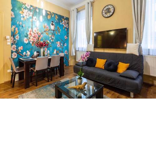 Cherry Blossom Designer Apartment in the Center With Free Parking