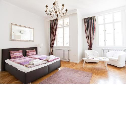 Chic & Charm Apartment