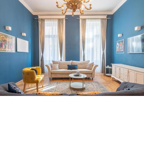 Chic Soho Apartment near Opera