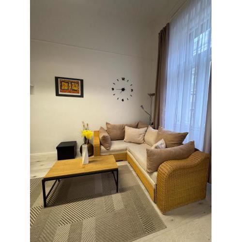 Chic Soho Retreat - downtown