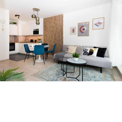 Chic206 Retreat: Modern 1BR Gem with Balcony by NW