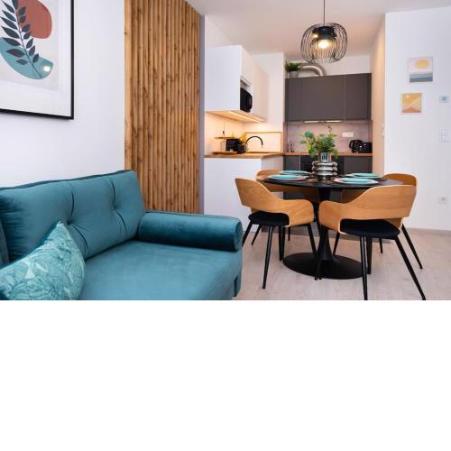 Chic207 Retreat: Modern 1BR Gem with Parking by NW