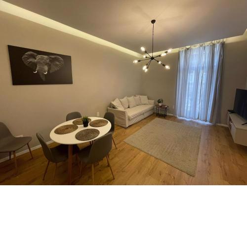 CITY CENTER 2, Cozy and Modern 2br in the city center