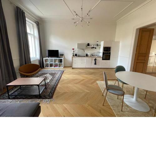 CITY CENTER 3, elegant and cozy 2br in city center!