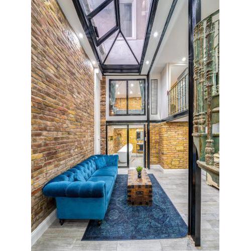 City Center Loft Haven: Modern Elegance
