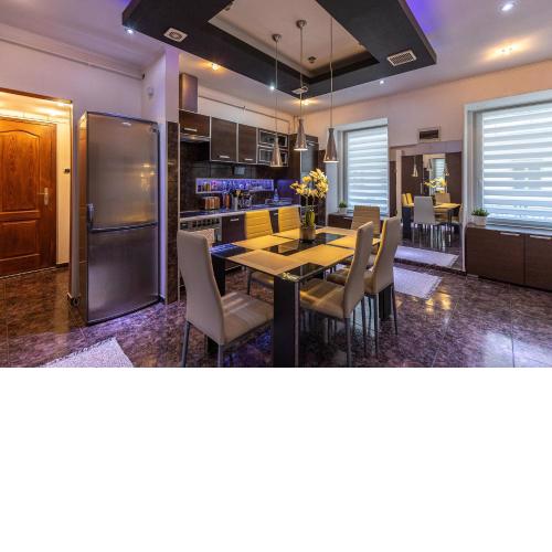 City Vibes Apartment - 3 bdrms