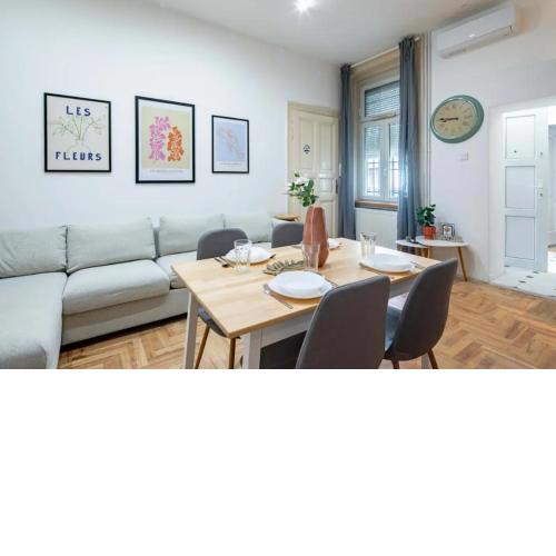 Cityscape Budget Apartments Summer Flat