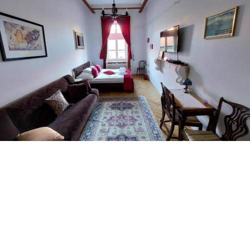 Classical Budapest apartment in the old Pest