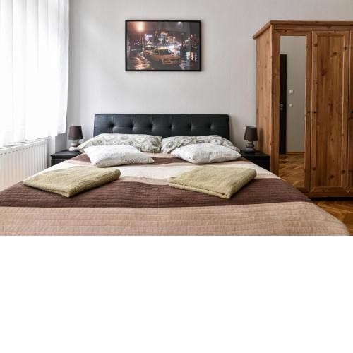 Corvin Point Rooms and Apartments