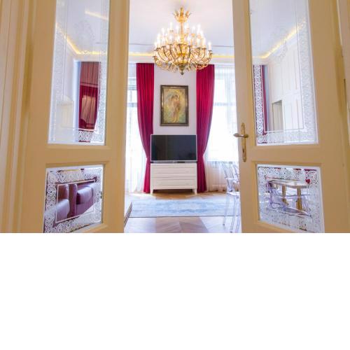 Count Zrinyi Basilica Luxurious Residence