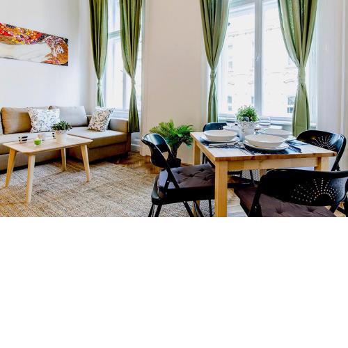 Cozy 2 Bedroom Apartment In Terez Boulevard.