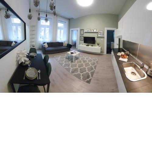 CS14 Gold Apartment