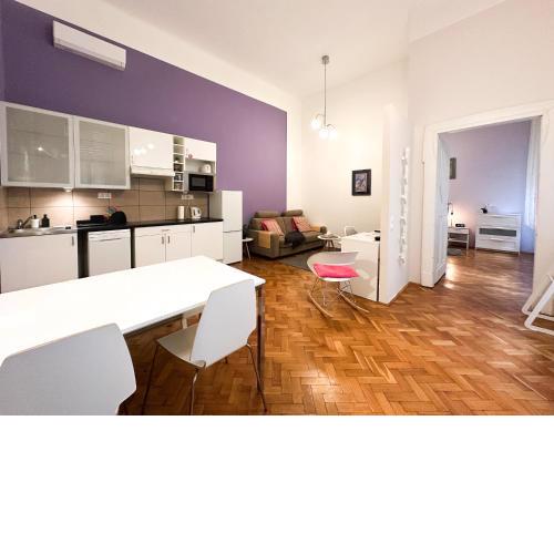 Cute 1BR Apt in Central Budapest - Purple House