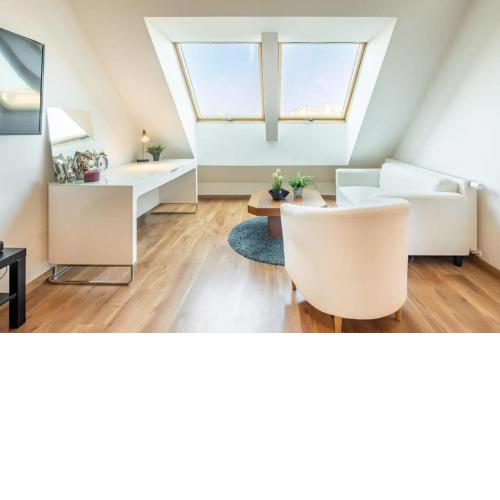 Cute Central Apartment with Balcony