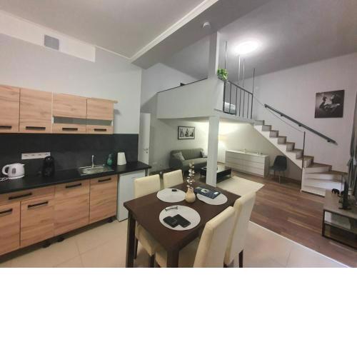 Cute Downtown Apartment